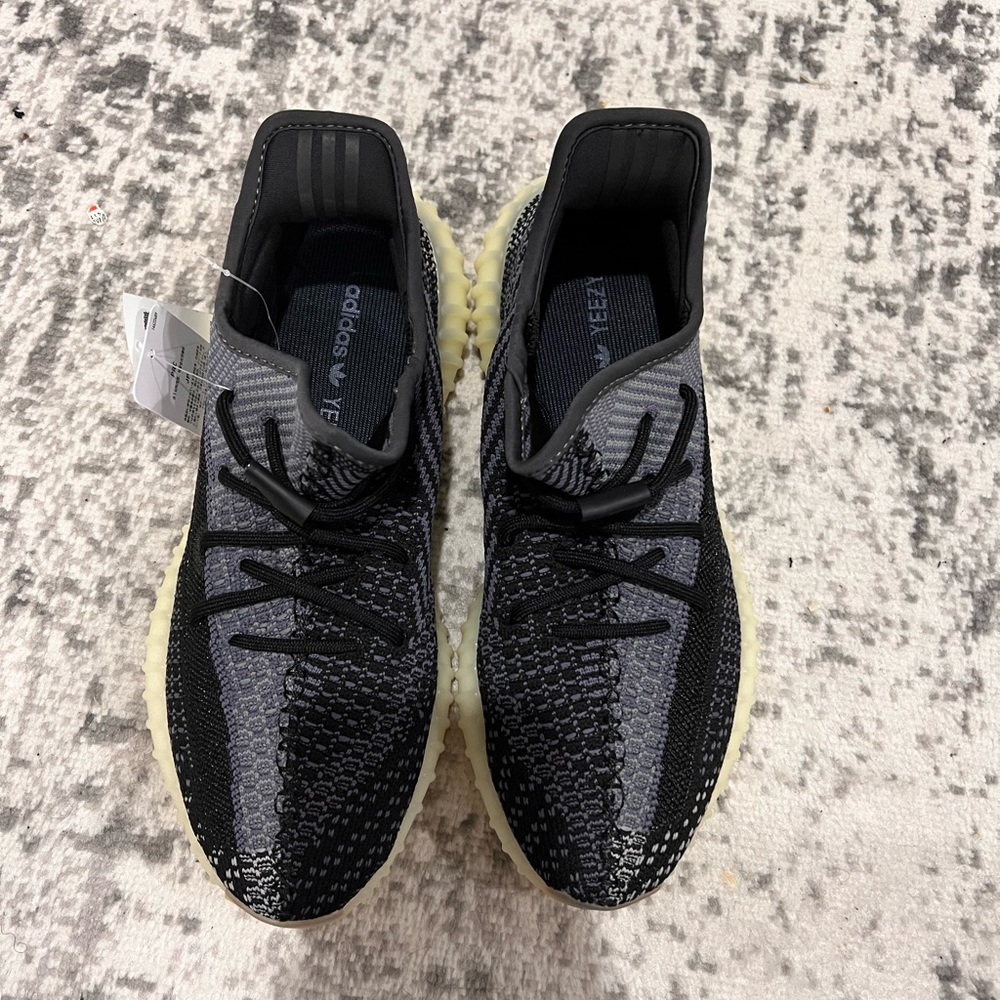 Adidas Yeezy Boost 350 V2 Carbon